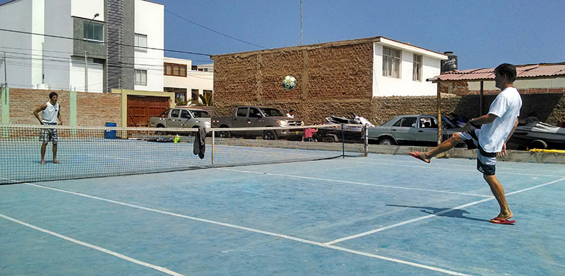 Foot-Tennis na quadra do Luisfer